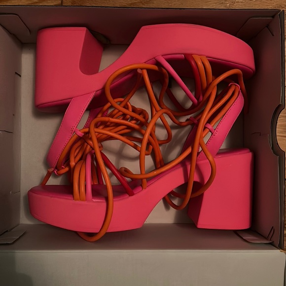 Bohemia call it spring heals - Picture 1 of 6